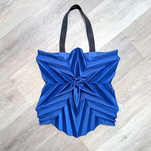 Issey Miyake Cauliflower origami tote bag purse Hand Pleated Star Blue Black